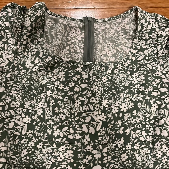 ☀️New SHEIN Ditsy Floral Print Ruffle Hem Dress XSmall - Picture 4 of 8